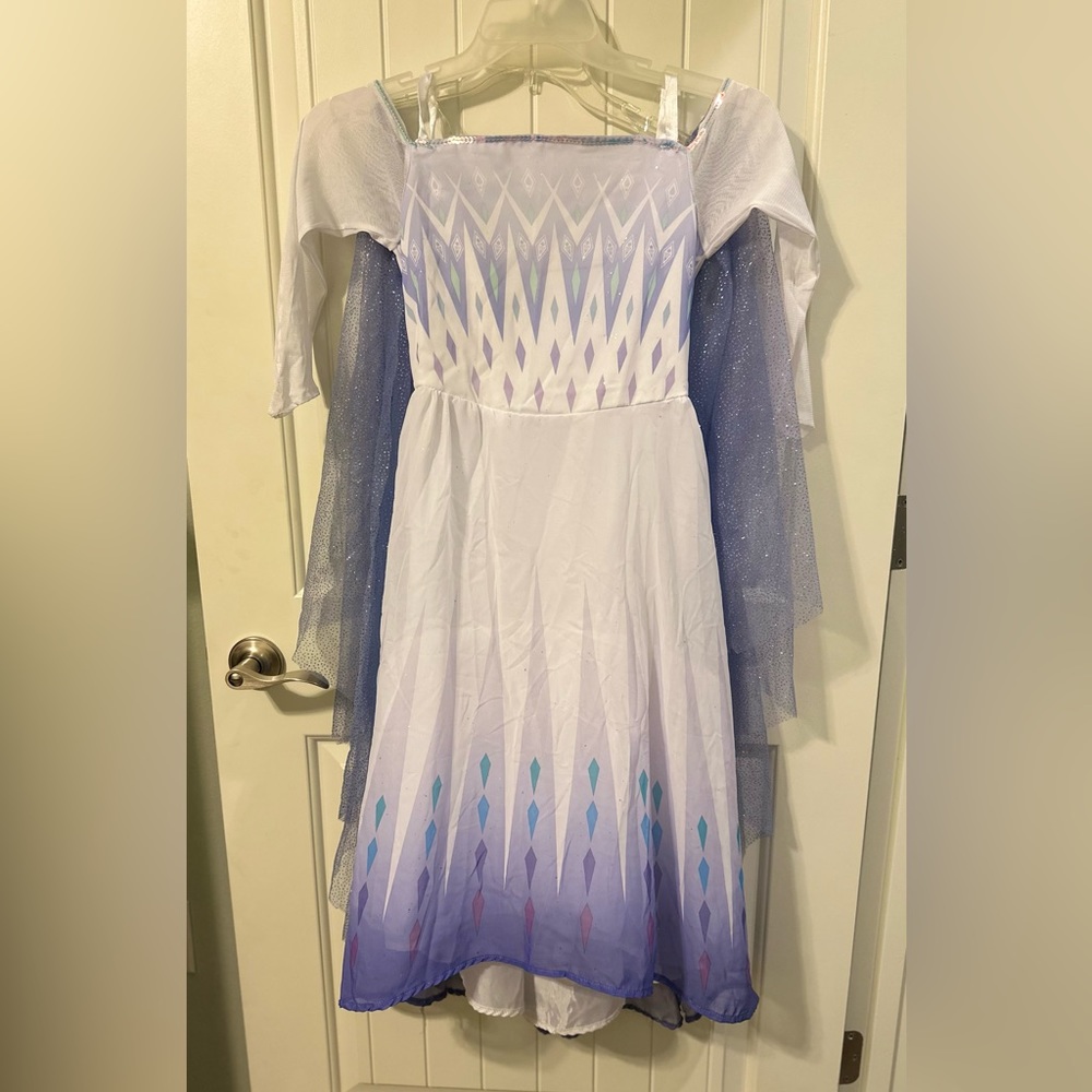 Disney Frozen 2 Elsa Snow Queen Costume Great for dress up or Halloween Medium